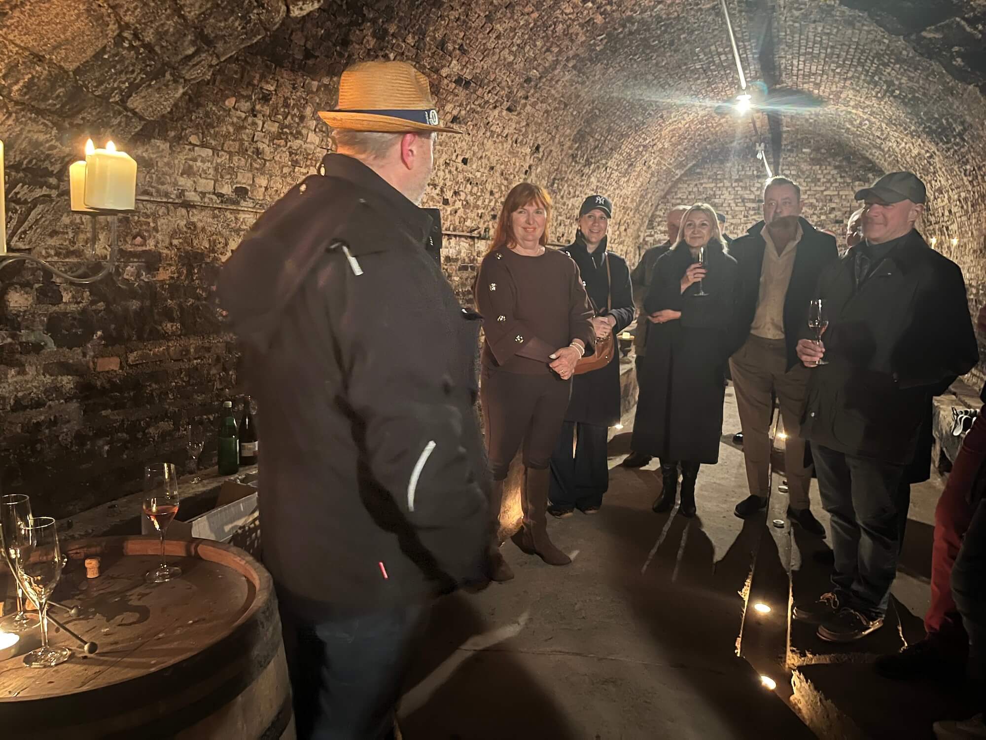 Präsentation im Weinkeller