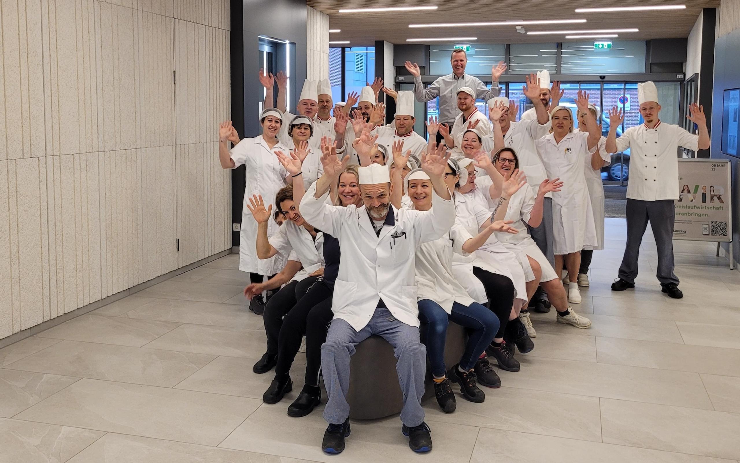 Das Team der Lenzing AG Küche